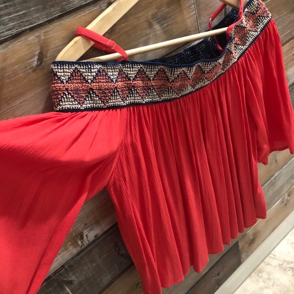 BCX cold shoulder adjustable straps embroidered. - Picture 3 of 9